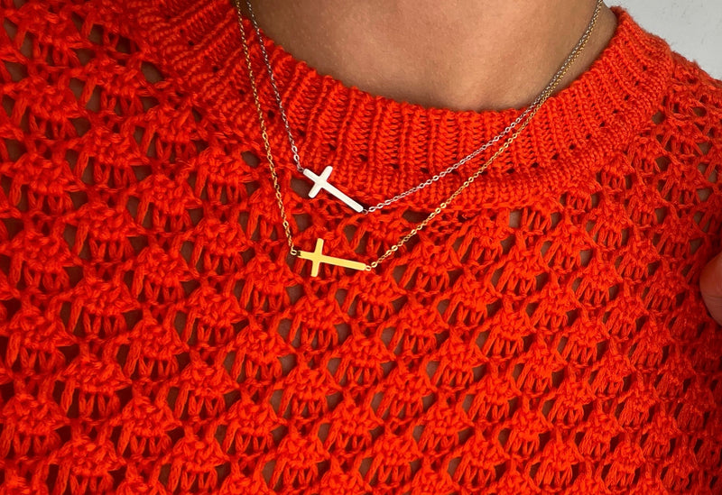 MEDIUM CROSS NECKLACE